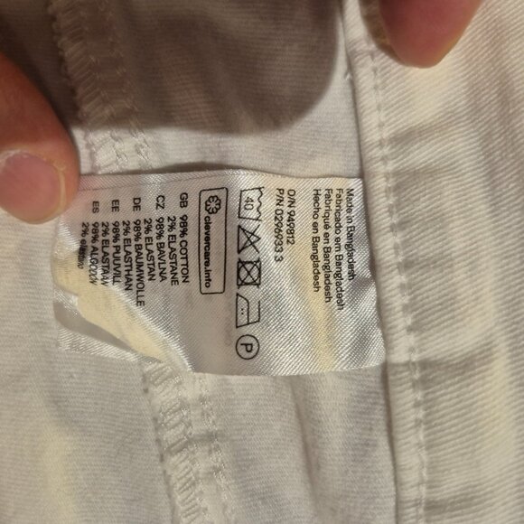 H&M Women`s Jean Shorts - Picture 4 of 4